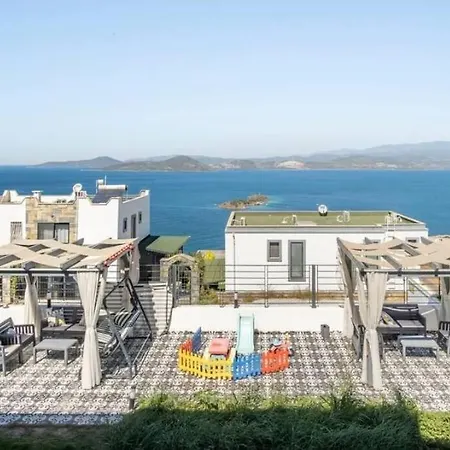 Lejlighed Sleeps 4, Holiday Flat With Shared Pool - Awz 255