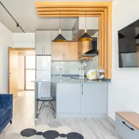 Sleeps 4, Holiday Flat With Shared Pool - Awz 255 Apartament *