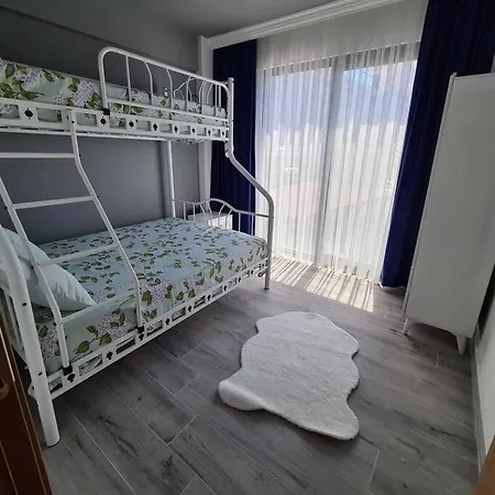 Sleeps 4, Holiday Flat With Shared Pool - Awz 255 马尔马里斯