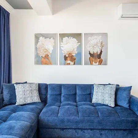 Sleeps 4, Holiday Flat With Shared Pool - Awz 255 말마리스